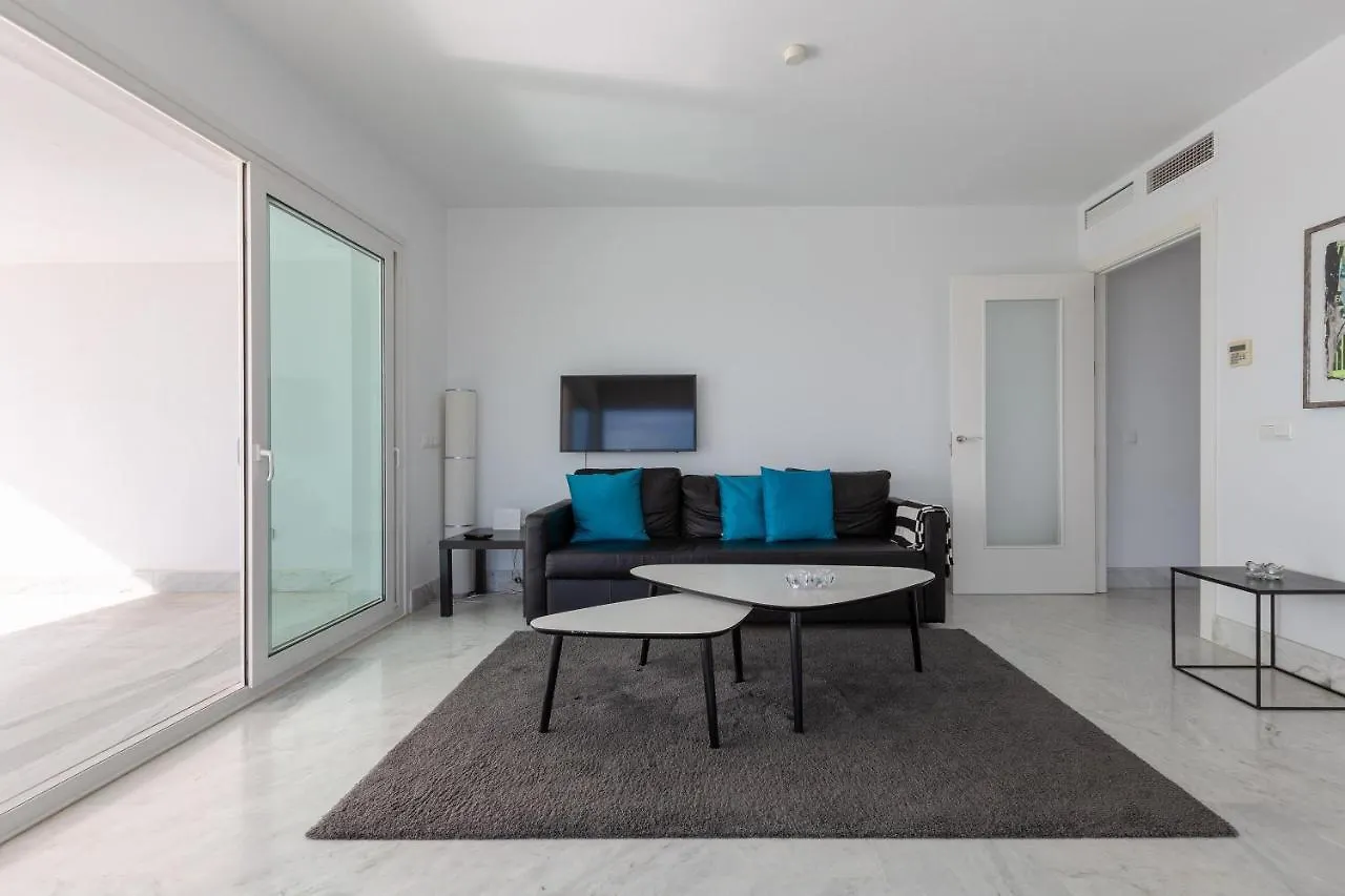 Nice Apartment With A Sunny Terrace Benalmadena